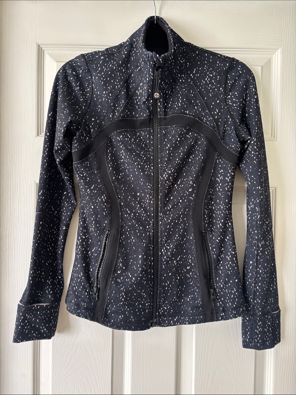 Lululemon Define Jacket
Butterfly Texture Mink Berry Black / Black
